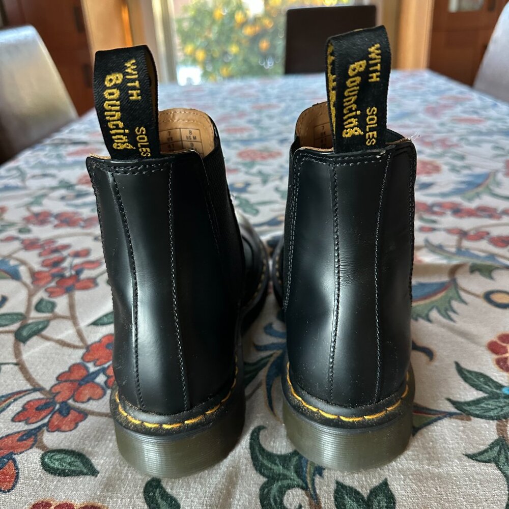 2976 Yellow Stitch Smooth Leather Chelsea Boots Size US ladies 9 - worn once - Picture 6 of 8